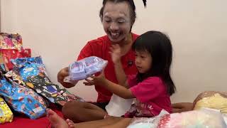 Unboxing Kado Ulang Tahun Alanna