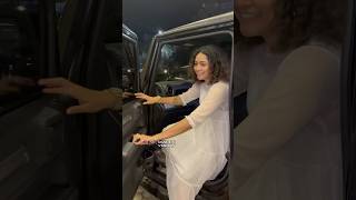 തവളള ഡരസസൽ അതവ സനദരയയ ശരണയ കകക മകസങ പരഗരമനതതയപപൾ