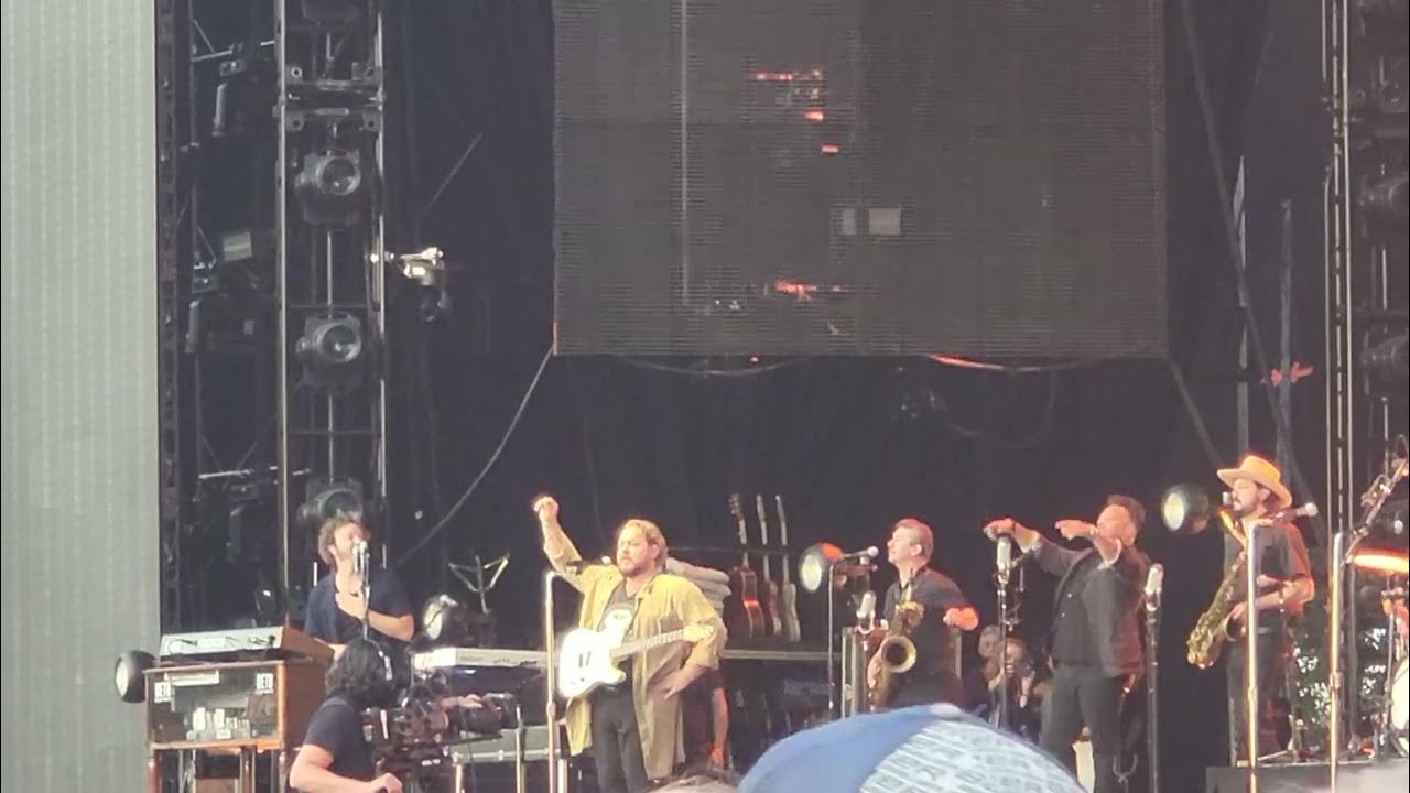 Nathaniel Rateliff Singing I Need Never Get Old At ACL FEST 2022 nathaniel-rateliff-singing-i-need-never-get-old-at-acl-fest-2022