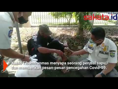 PATROLI SIMPATIK DINAS SATPOL PP CIAMIS MEMBAGIKAN SEMBAKO KEPADA PEDAGANG KELILING