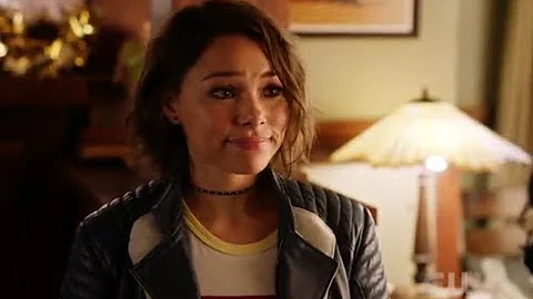 The Flash 5×01 Nora Allen introduces herself to Team Flash