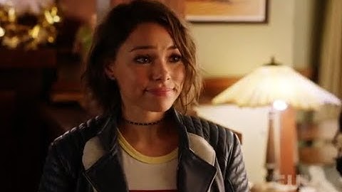 The Flash 5×01 Nora Allen introduces herself to Team Flash