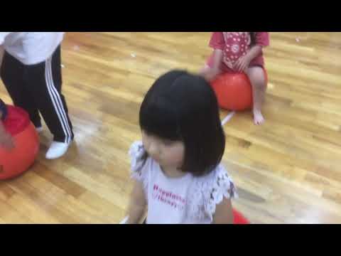 バランスボールあそび リズムあそび  リトミック体操木曜日クラス キッズガーデン武蔵小杉教室 指導 梶原和歌子 神作彩葵咲 2021,6,3