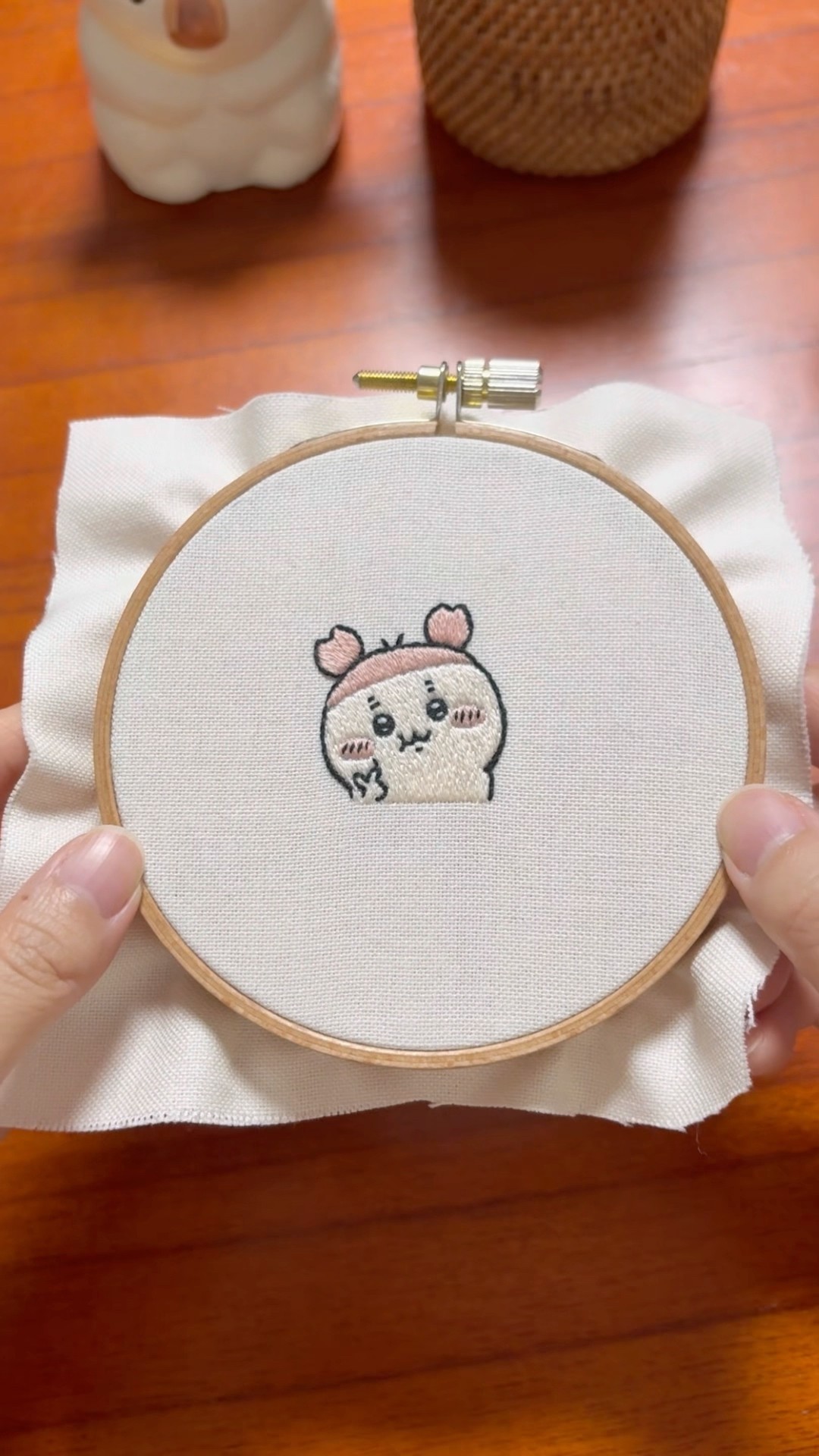 刺繍】ちいかわカニちゃん刺繍してみた🪡🧵🌱 #刺繍