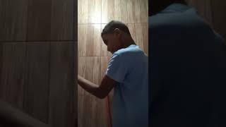 Adolescentes Indo Tomar Banho