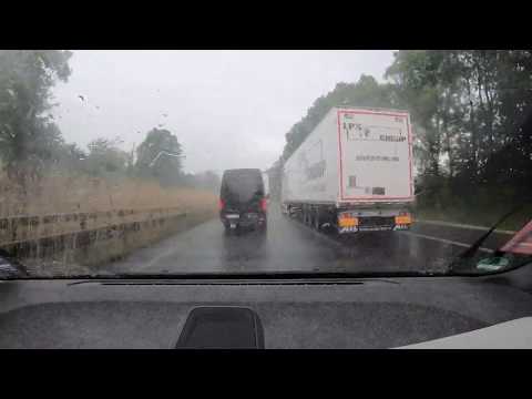 unwetter-und-gefährliches-parken-auf-der-autobahn