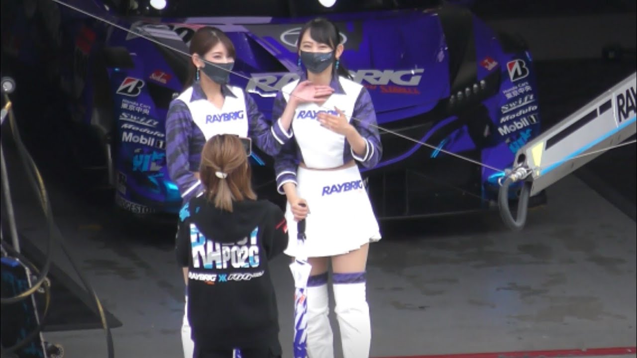 スタンドから、レースクィーンさん色々ソーシャルディスタンス😆SuperGT富士　2020.10.04