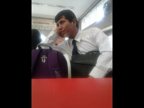 Reglamento de Aprendices explicado por Fernando en compañía de sus acudientes.