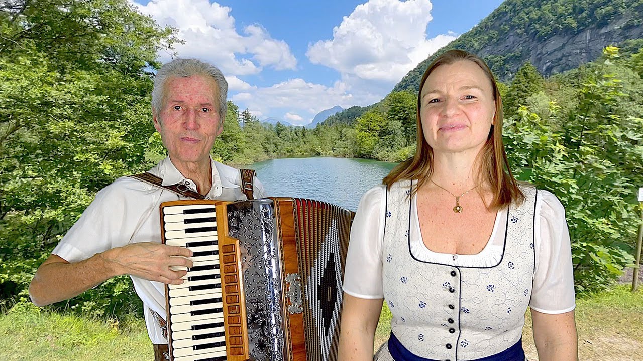 Kuschel Polka am Akkordeon mit Gesang von Rita und Gottfried