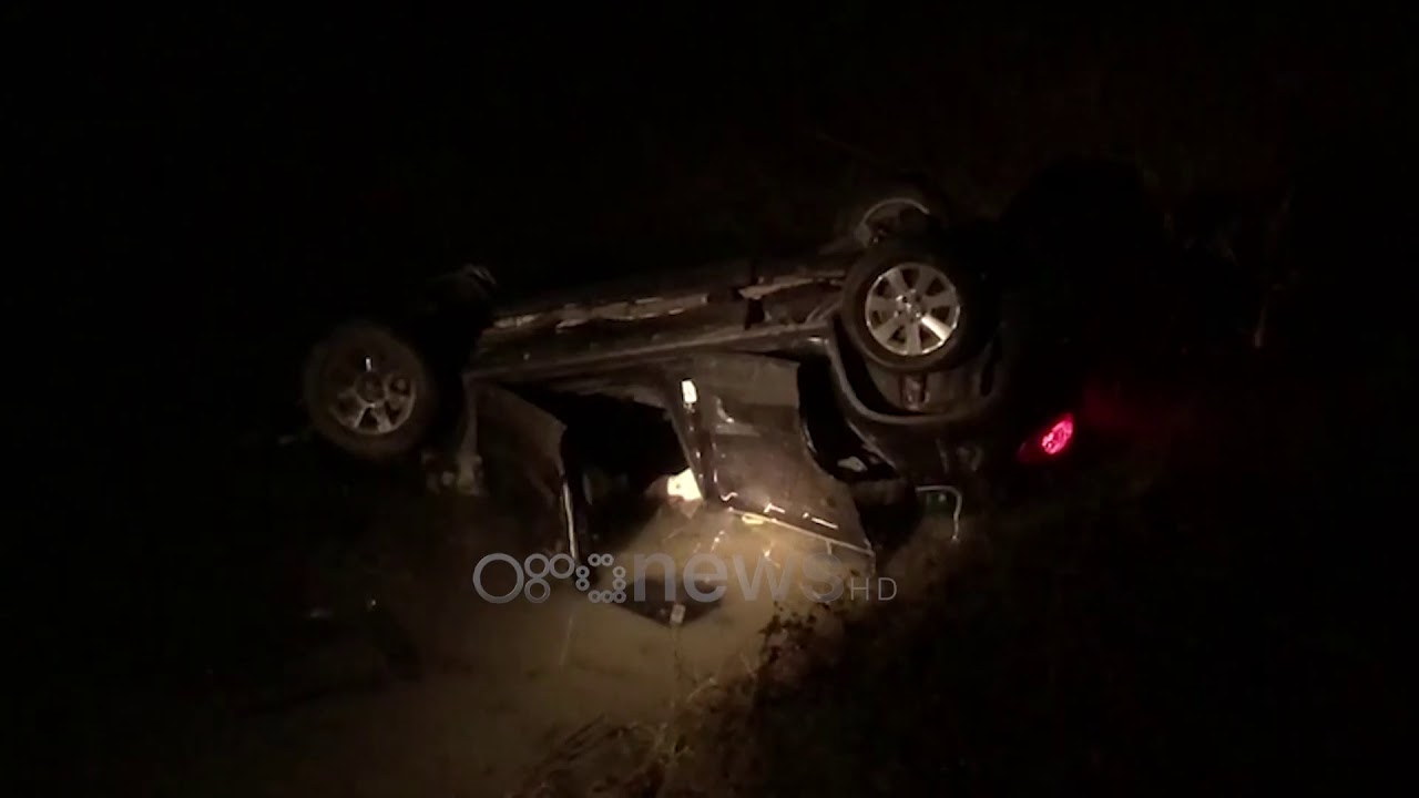 Ora News - Nuk ndalen aksidentet, 2 të plagosur në aksin Lezhë-Shkodër, makina në kanal