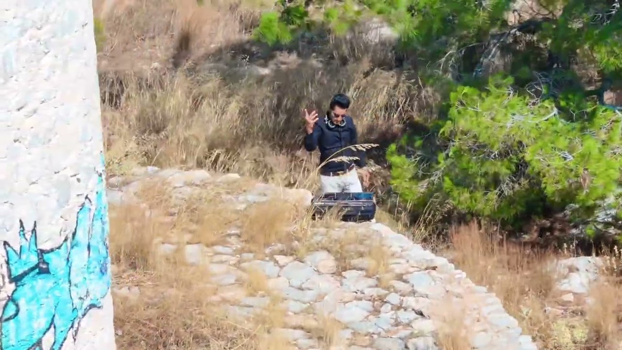 Rinkarna & Max Denoise & Claire Willis - Carry Me Home