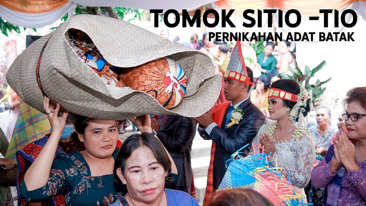 TOMOK SITIO - TIO DAN PERNIKAHAN ADAT BATAK  ** JANNEN MUSIK HUTURR...