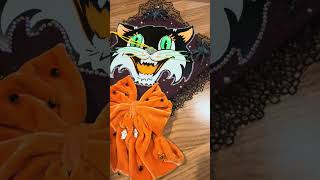 Halloween is cool…and so is graduating!! 🎃👻✨ #halloween #halloweentown #college #graduation #grad