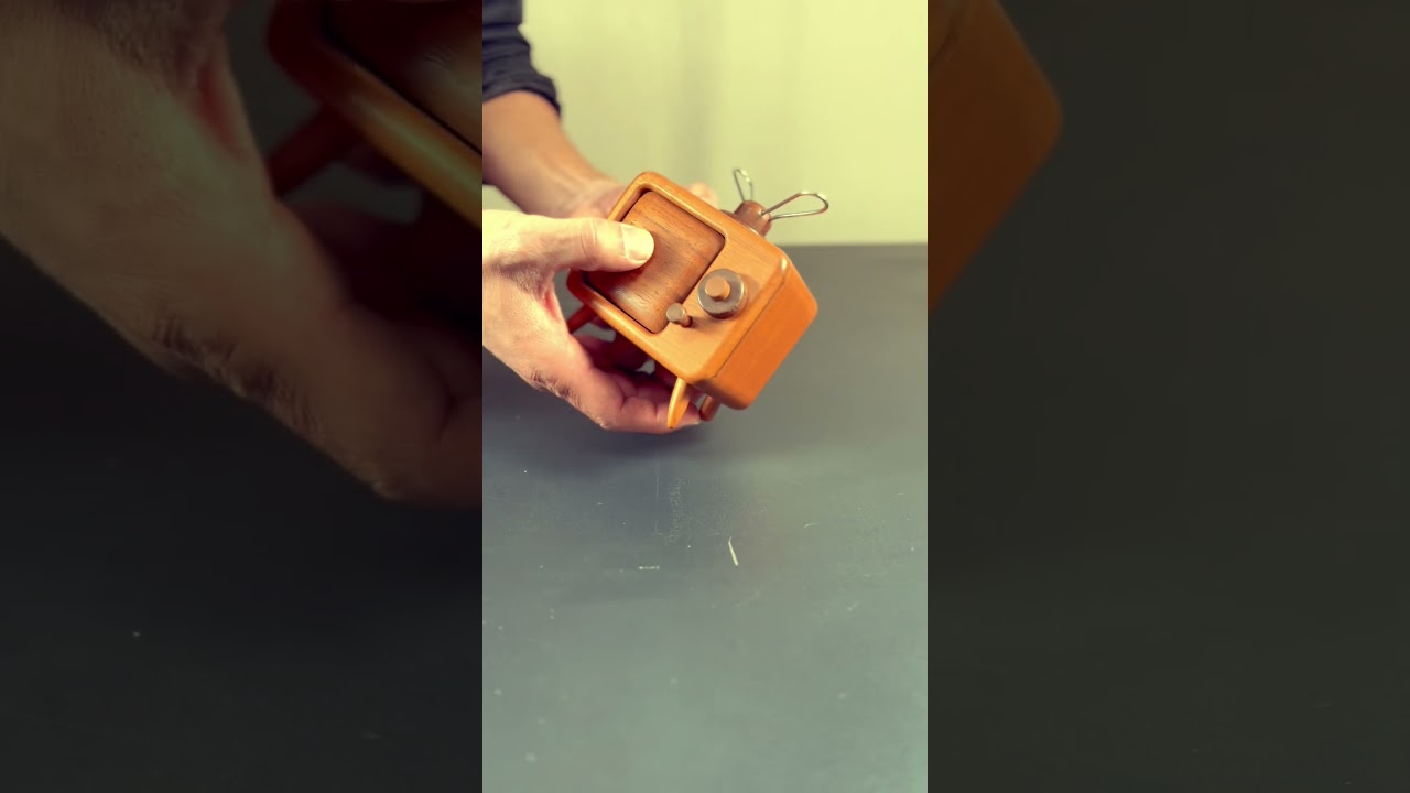 Old TV "Karakuri Box" 