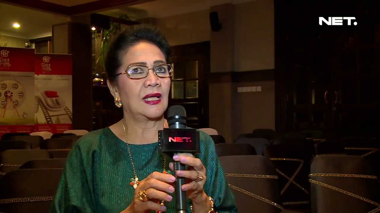 Entertainment News - Persiapan Natal Rina Hasyim