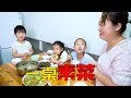 家裡人多，媳婦準備了一桌菜，卻擔心家人不滿意 | Prepared a table of vegetarian dishes for the family, see what is available