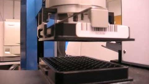 Le lecteur de codes barres / Service de plateforme robotique de criblage à haut débit