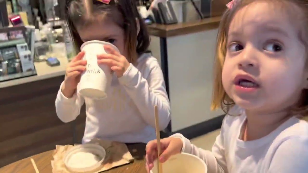 Tomando café con las chicas en Starbucks - YouTube