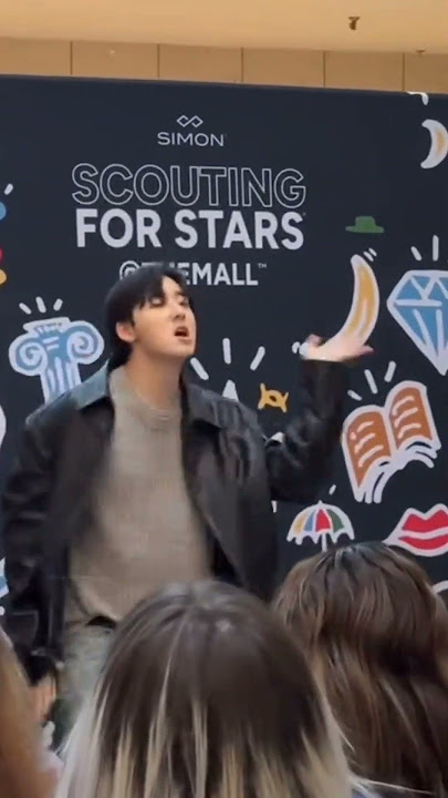 Kevin Woo performing Deja Vu at the mall I work at 😫