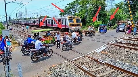 Careless Moving Traffic : Unexpected Arrival Of Aerodynamic EMU Local Made Dangerous Scene