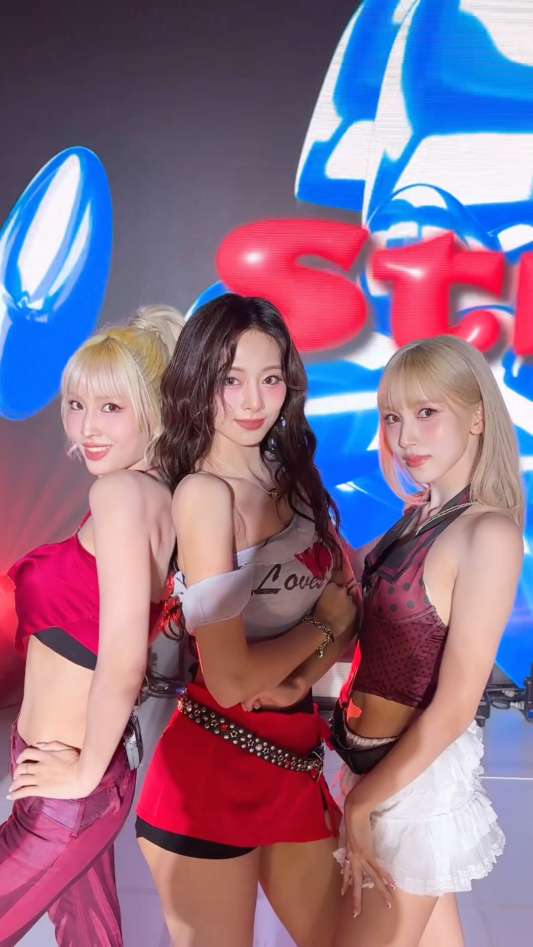 #STRATEGY with ???#TWICE #트와이스 #STRATEGY#MOMO #모모 #MINA #미나 #TZUYU #쯔위