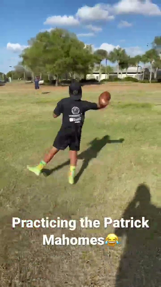 LiL Tua doing the “PATRICK MAHOMES” YouTube