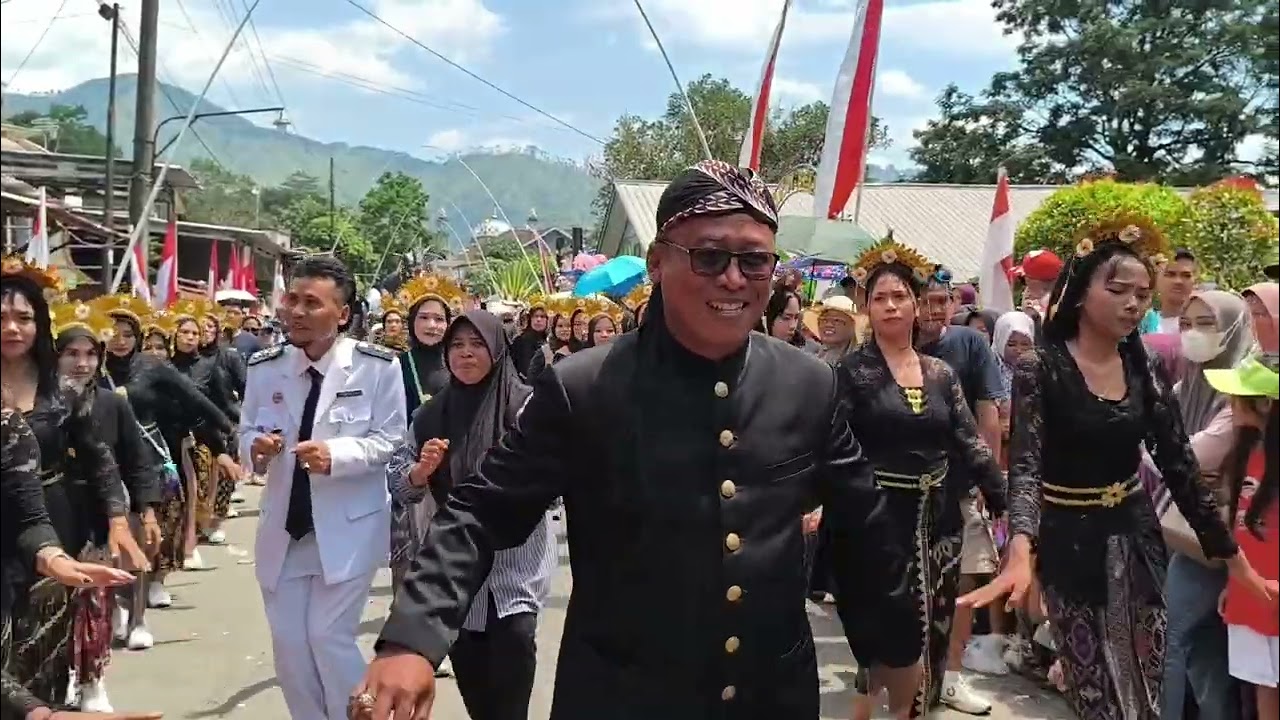 PAK CAMAT DI KARNAVAL DESA BELUK