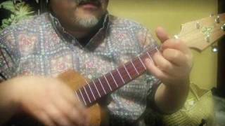 Video thumbnail of "Ka'a Ahi Kahului　スパムすび樋口の演奏　ukulele"