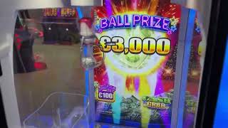 “Go Go Claw” gaming machine by Aruze: claw picking mechanics with cash value prize balls. Demo play. screenshot 5