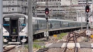 E257系2000番台NA-02編成が回送電車として東京駅に到着するシーン（回3072M）2022.8.17