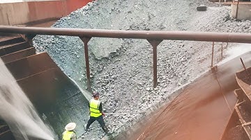 Barge unloading 2700 tons of ore - Full video - Empty barge