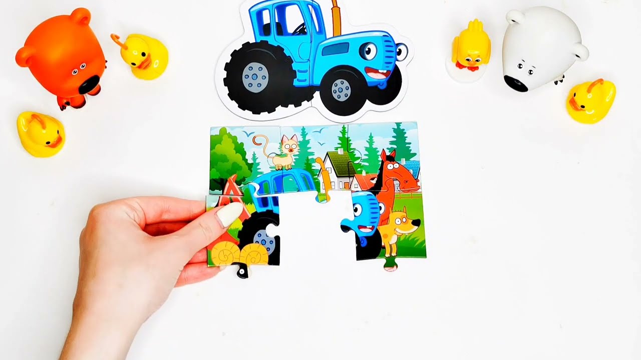 По полям Синий трактор едет к нам у него в принципе кто-то песенку поёт ...