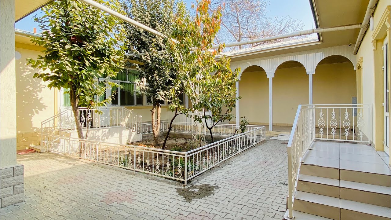 Уй сатылат. Шаардын центири Баасы 180000$ кеми бар. Тел 0559201120 тел 0557776774 тел 0551776774