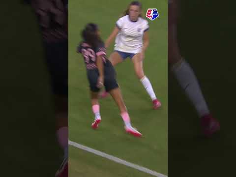 Suarez drives inside and finds the finish. 🎯 #nwsl #soccer #football