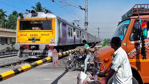 Super Speedy Honking EMU Local Train Furiously Skip Between Railgate Quickly | Eastern Railways