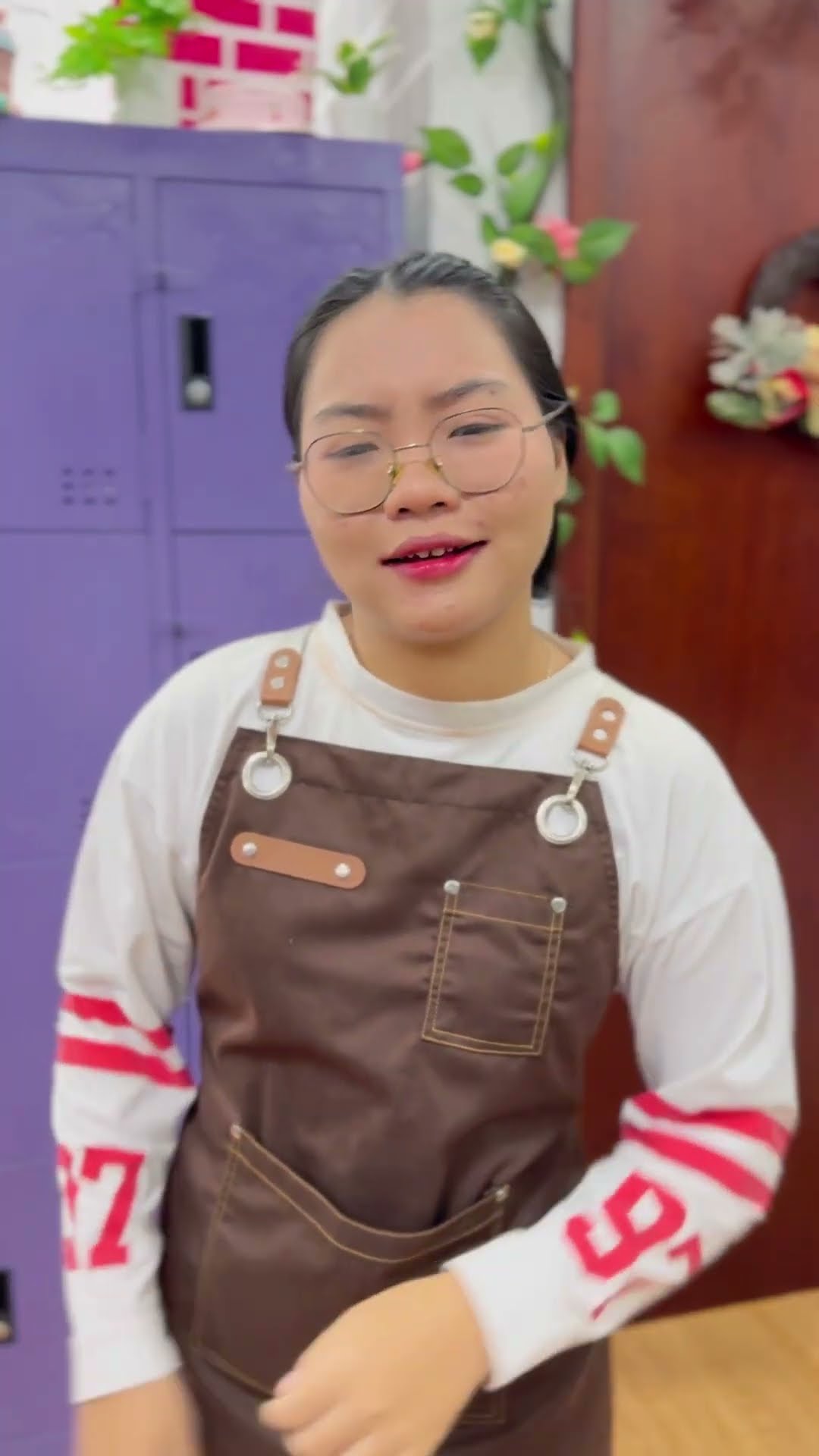 LNS - Con gái ăn quá nhiều kẹo ngọt || Girls eat too much candy #shorts