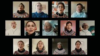 Video voorbeeld van "Inuuissiortoq pilluarit - Aavaat synger den grønlandske fødselsdagssang - Dronning Margrethe 80 år"