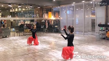 Múa: Hồng chiêu nguyện (quạt)