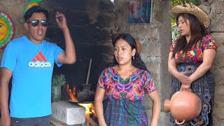 Lo deportaron de la USA y cuando llego a su pueblo sus amigos se burlaron de el 