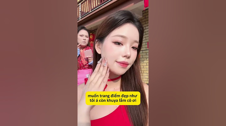 Bà cô hàng xóm xấu tính, thích soi mói  bắt trước tôi. Muốn make up xinh như tôi Á còn khuya lắm