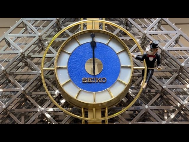 電飾がすごい！イオンノア店からくり時計 - YouTube