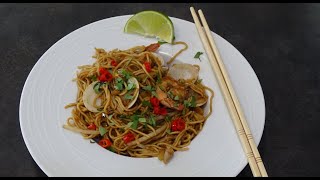 NOUILLES CHINOISES SAUTEES aux Palourdes et aux Crevettes