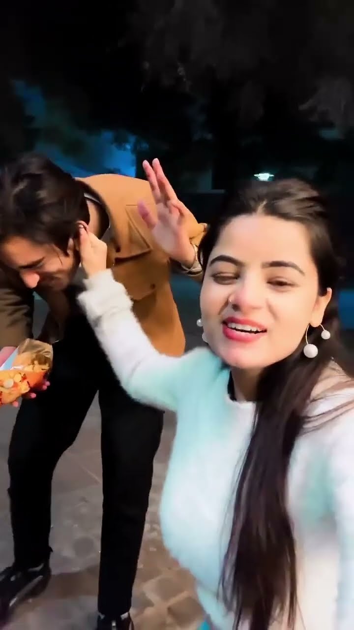 me to busy hu cheej khane me ? #suhailabbasi500 #funnyvideos #apurvikaur926_ #viralvideo #funny ❤️