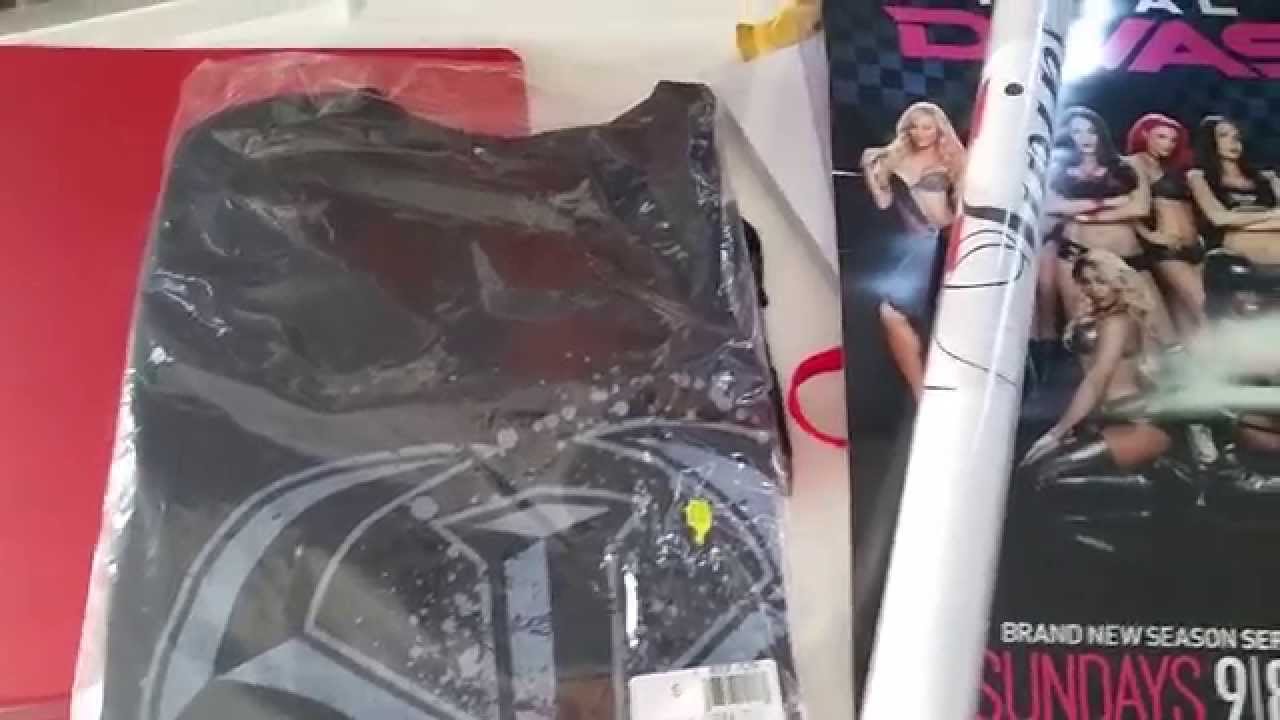 WWE Shop Unboxing Roman Reigns T Shirt One Versus All, Bella Twins, Total Divas
