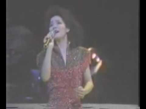 1984年1月12日，邓丽君的十五周年巡回演唱会 新加坡