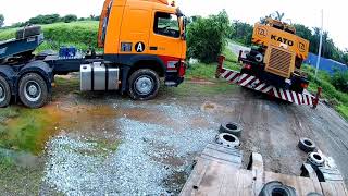 POV MENAIKKAN KREN YANG BERMASALAH KE ATAS VOLVO FMX 440 LOW LOADER.