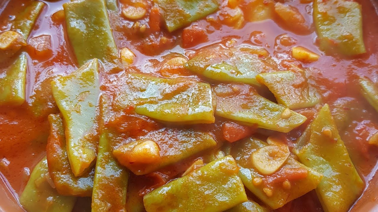 لوبيا خضراء بالزيت أو الفاصوليا عريضة خضراء😋عايشة خانوم وجبة كتير صحية ...