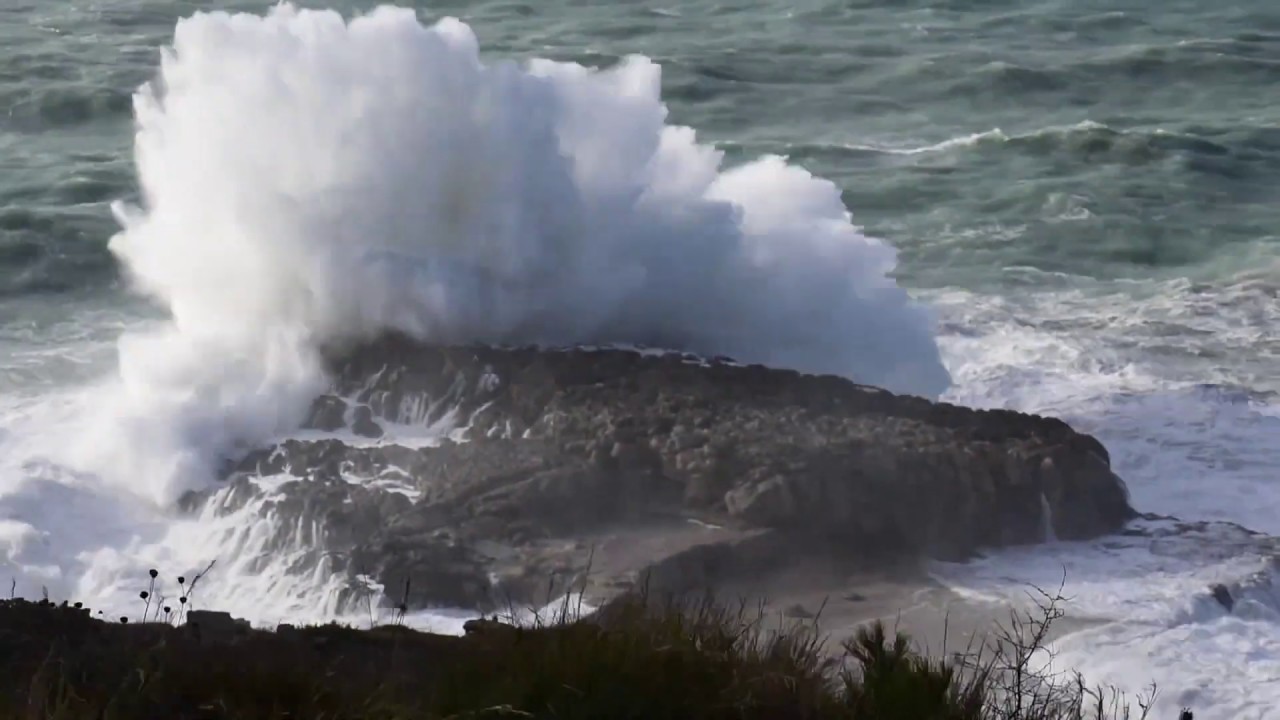 Leuca, mareggiata un mese dopo