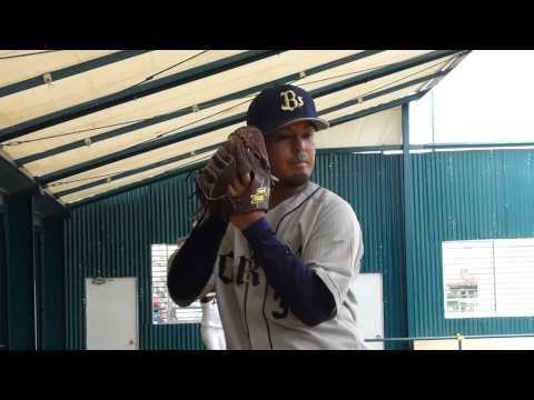 20140222　オリックス　山田＆比嘉投手　＠北谷