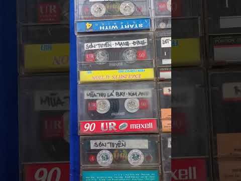 Đã bán! 10 cuốn cassette nhạc vàng nghe tốt, 300k. Lh : 0908496653